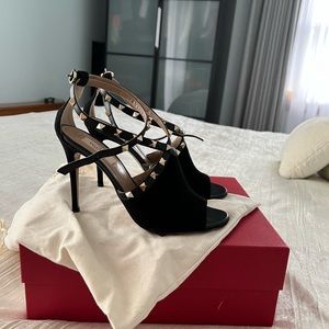 Gorgeous Valentino sandals.